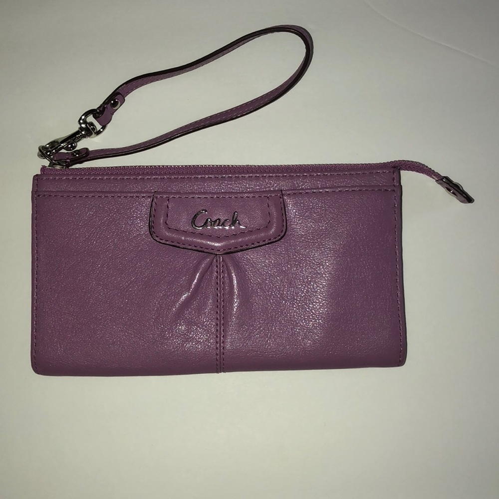 NWT Authentic Coach Lavender Wristlet Leather